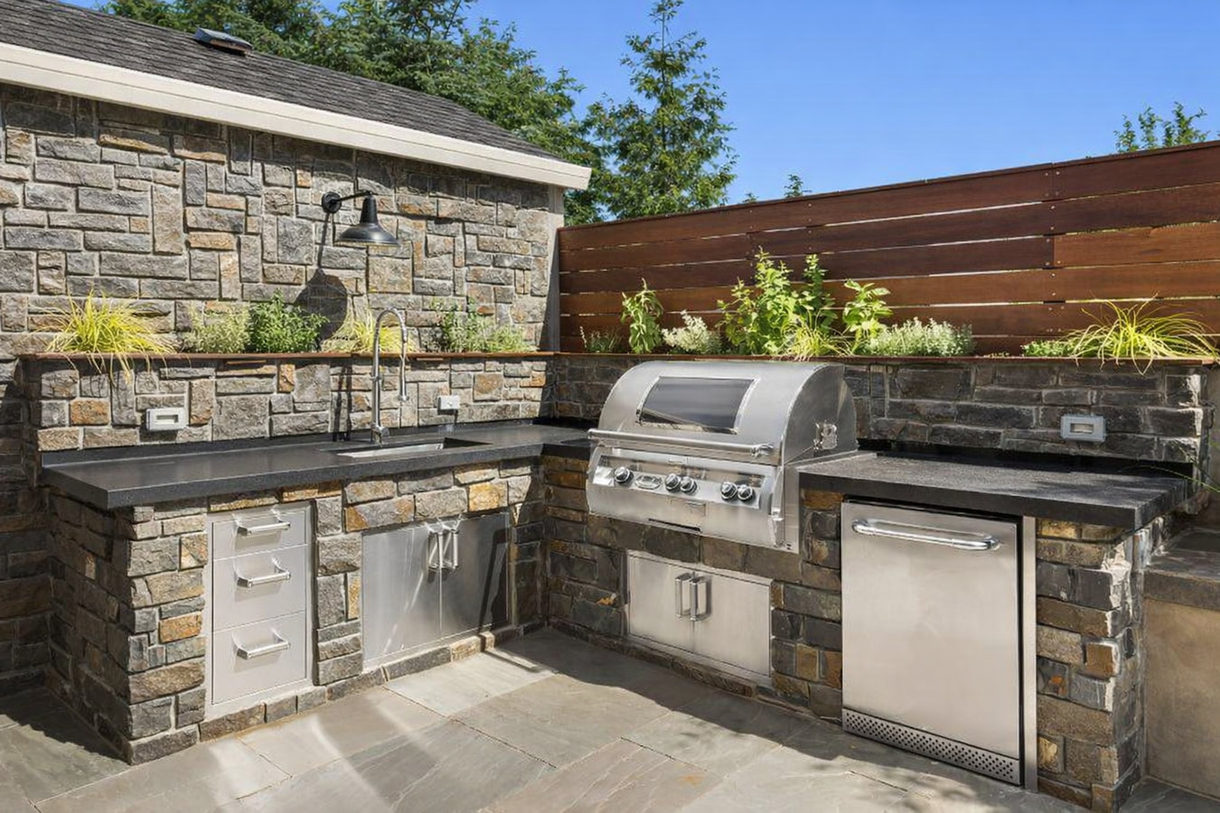 Outdoor kitchen masonry